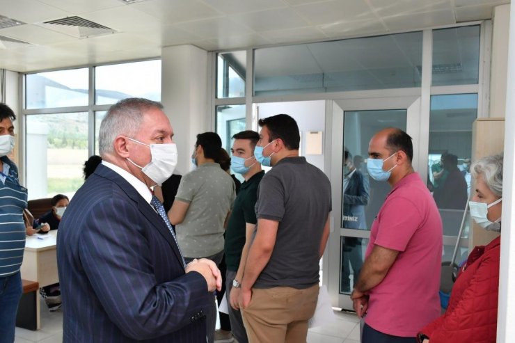Nursaçan, İl Sağlık Müdürlüğü’nün Kayseri OSB’deki Aşı Uygulama Merkezi’ni ziyaret etti