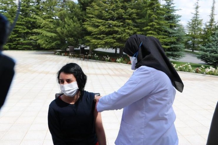 Kayseri ve Niğde’de organize sanayi bölgelerinde aşılama tüm hızıyla sürüyor