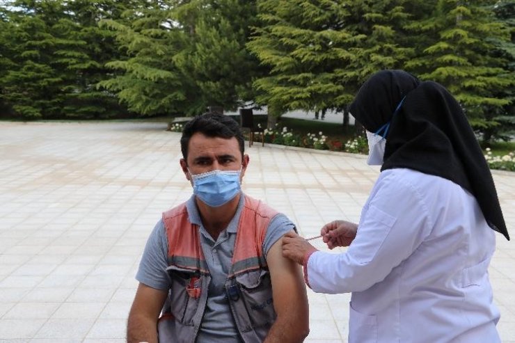 Kayseri ve Niğde’de organize sanayi bölgelerinde aşılama tüm hızıyla sürüyor