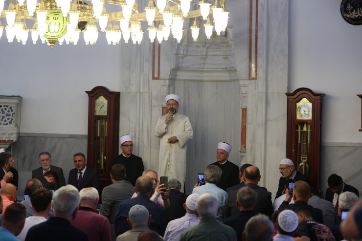Diyanet İşleri Başkanı Erbaş, Gostivarlılarla bir araya geldi