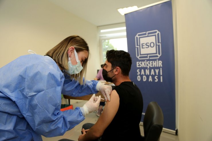 Sanayi sektöründen günde bin kişi aşılanıyor