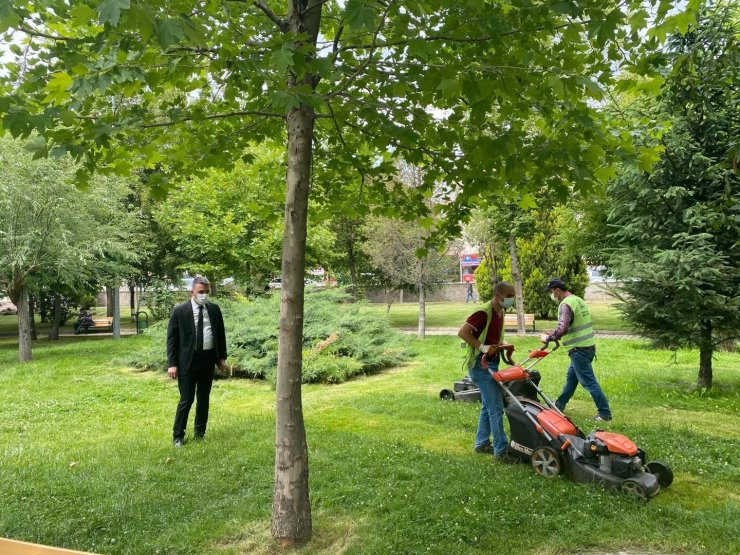 Pursaklar’da parklar yemyeşil ve tertemiz
