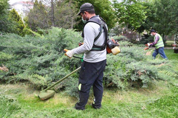Pursaklar’da parklar yemyeşil ve tertemiz