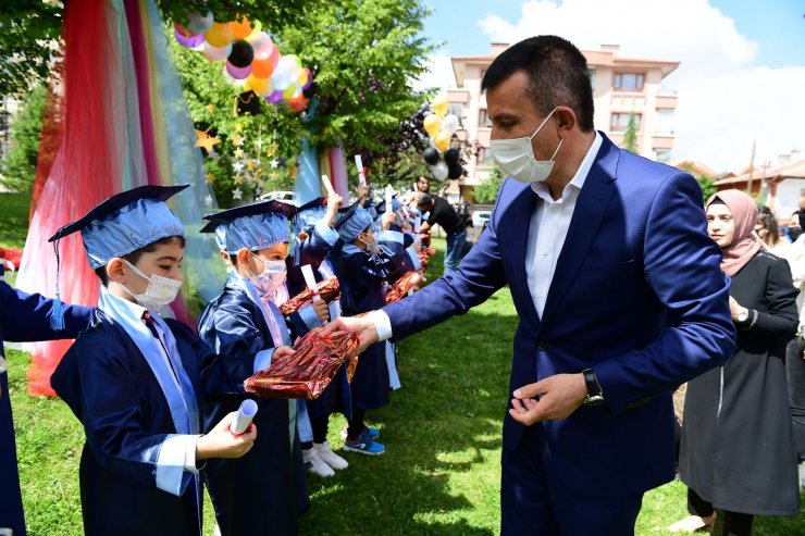 Minikler mezun oldu