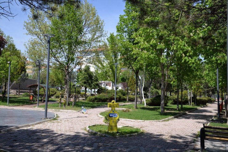 Kahramankazan’da parklar göz kamaştırıyor