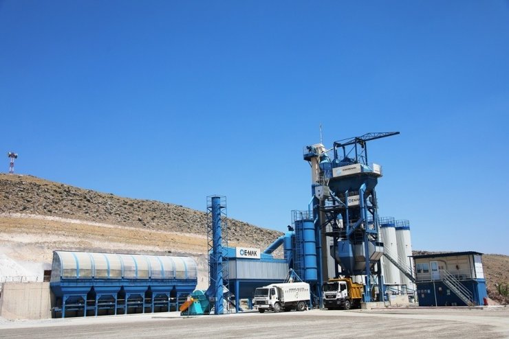 Başkan Çolakbayrakdar en yüksek kapasiteye sahip asfalt plentini inceledi