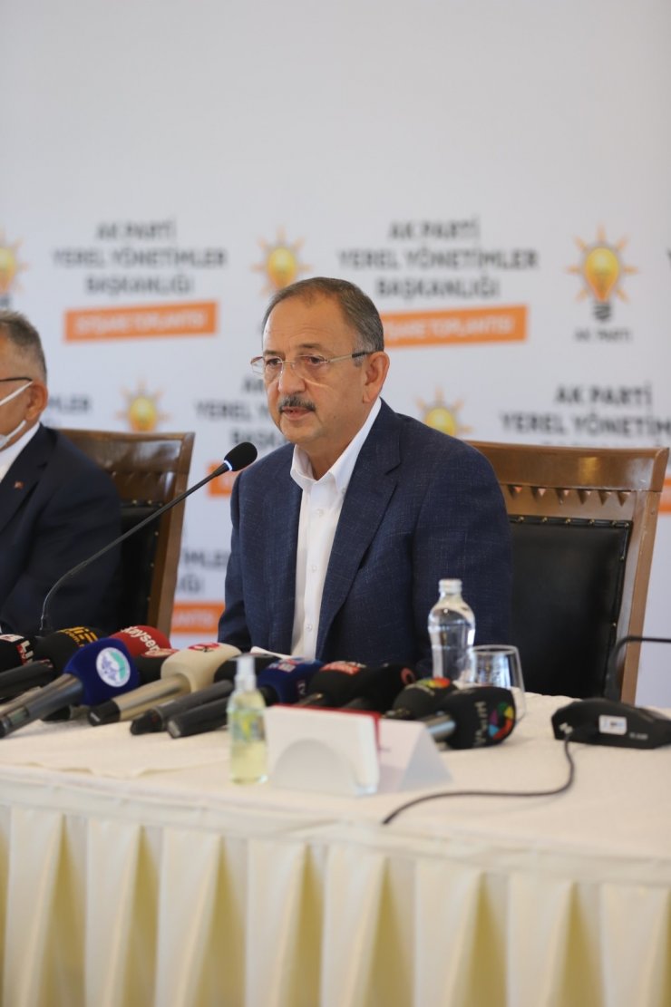 AK Parti’li Özhaseki: “CHP’li belediyelerin taş üstüne taş koydukları yok. Algı operasyonu çekerek devam ediyorlar”