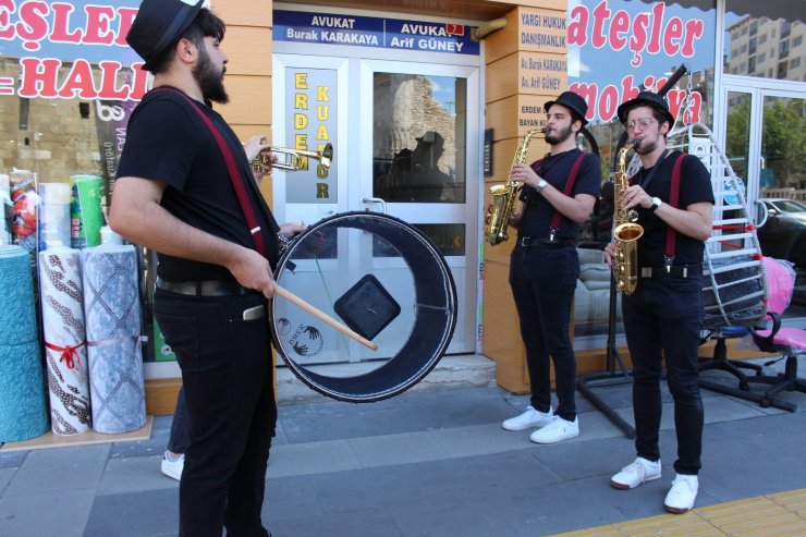 Ordulu damat Sivas’tan orkestra ile gelin aldı