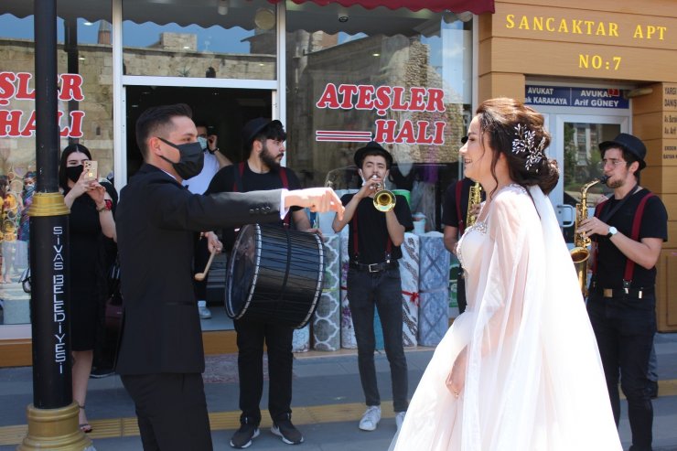 Ordulu damat Sivas’tan orkestra ile gelin aldı