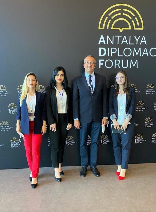 Rektör Karasar ve öğrenciler, Antalya Diplomasi Forumu’na katıldı