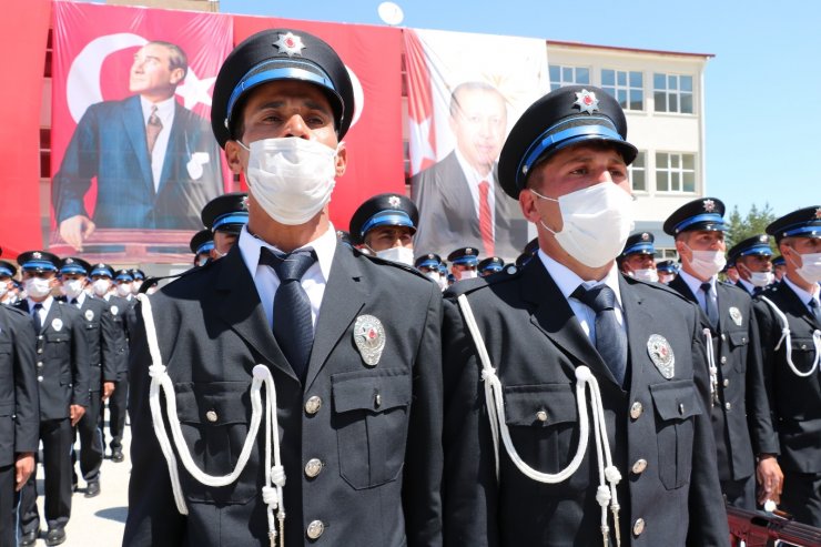 Polis adayları oyun havaları eşliğinde mezuniyetlerini kutladı