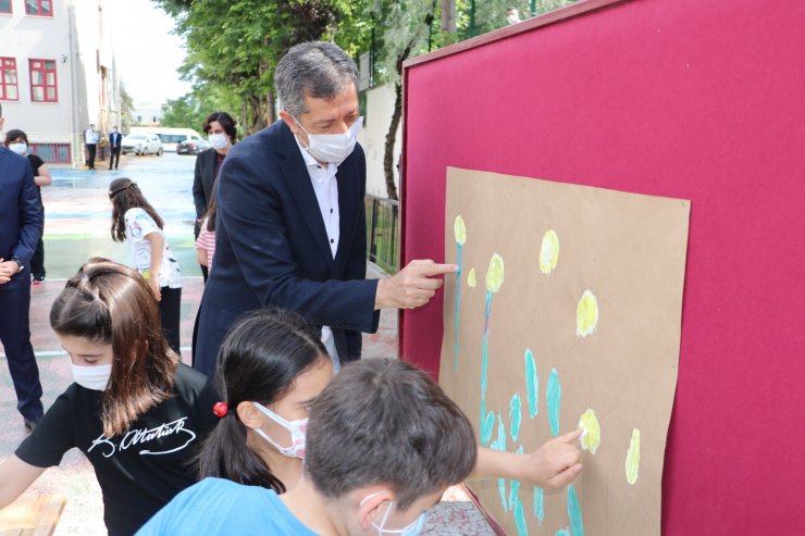 Bakan Selçuk, öğrencilerle buluştu
