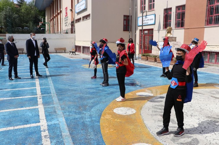 Bakan Selçuk, öğrencilerle buluştu