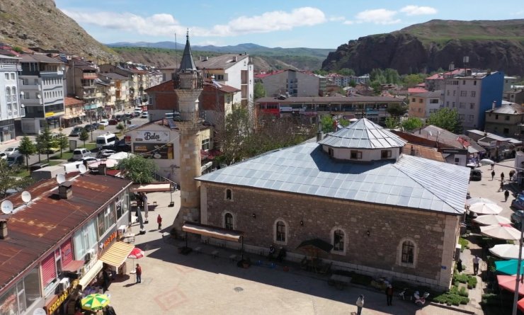 Geleceğin hafızları tarihi camilerde yetişiyor