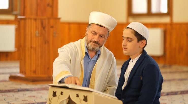 Geleceğin hafızları tarihi camilerde yetişiyor