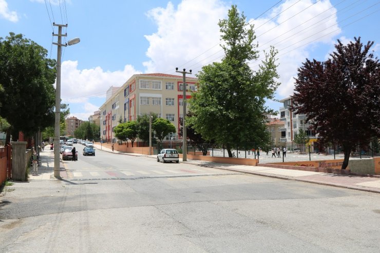 Çocukların oynaması için parkla yol birleştirildi