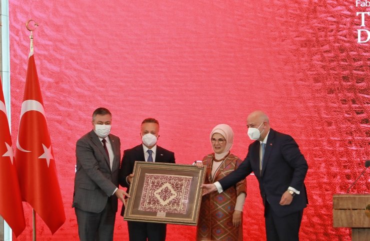 Emine Erdoğan: "Kültürün zayıfladığı yerde, ’biz’ duygusu mevzi kaybeder"