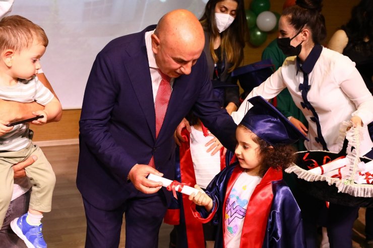 Gül kreş adası ilk mezunlarını verdi