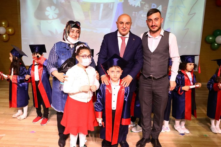 Gül kreş adası ilk mezunlarını verdi