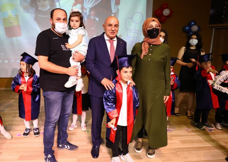 Gül kreş adası ilk mezunlarını verdi