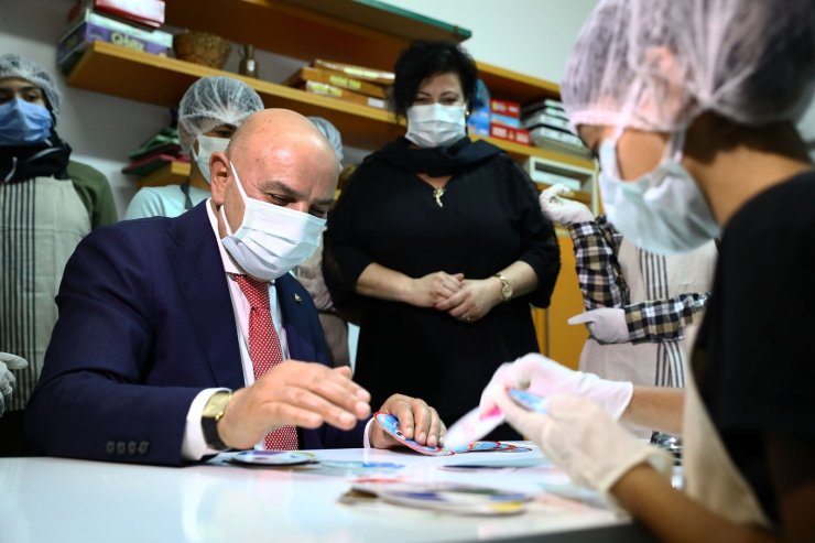 Keçiören Belediye Başkanı Altınok çocuklarla kurabiye yaptı