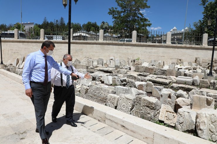 Çinileriyle göz kamaştıran Gök Medrese açılış için gün sayıyor
