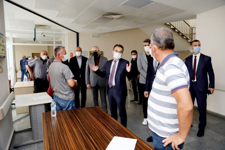 Vali Ayaz’dan vatandaşlara ’aşı olun’ çağrısı