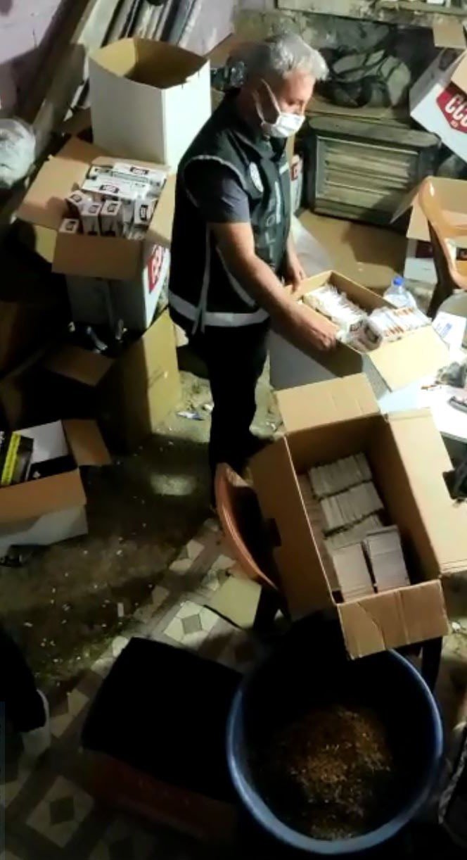 Gizli bölmede 7 bin 550 adet kaçak dolum sigara ele geçirildi