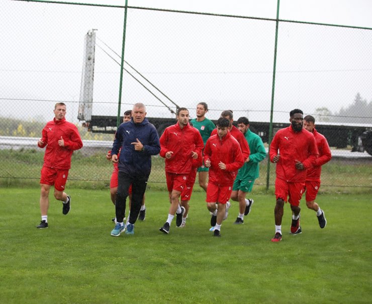 Sivasspor yağmur altında çalıştı