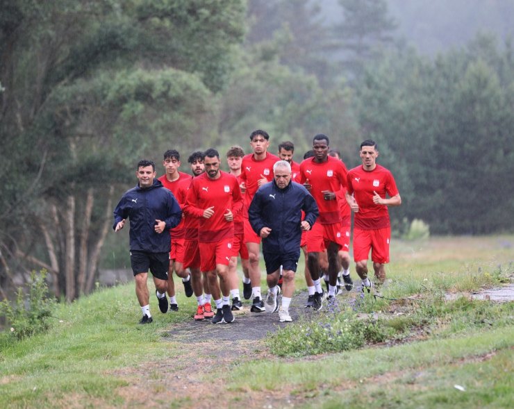 Sivasspor yağmur altında çalıştı