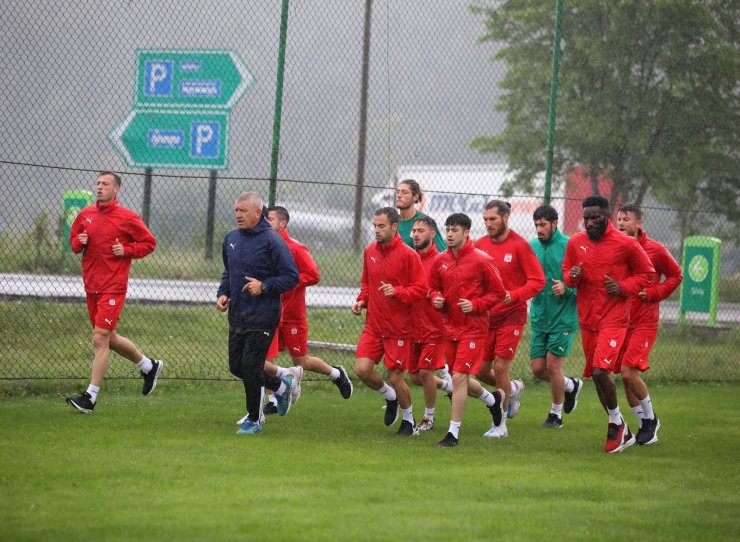 Sivasspor yağmur altında çalıştı