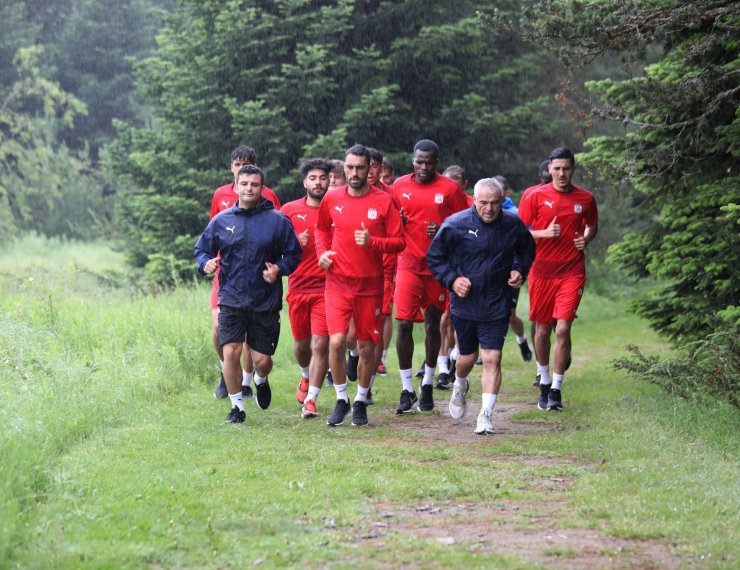 Sivasspor yağmur altında çalıştı