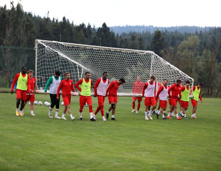 Sivasspor üç idmanla hazırlıklarına devam etti
