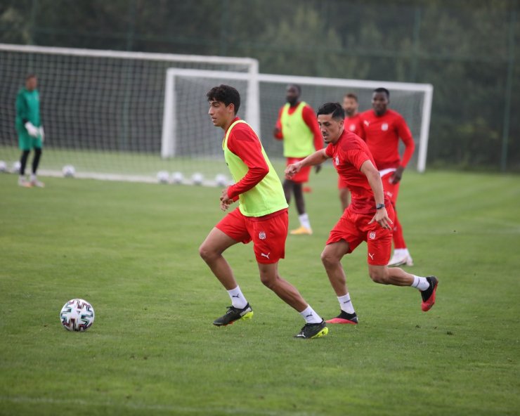 Sivasspor üç idmanla hazırlıklarına devam etti