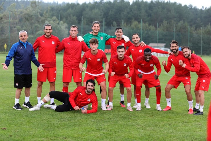 Sivasspor üç idmanla hazırlıklarına devam etti