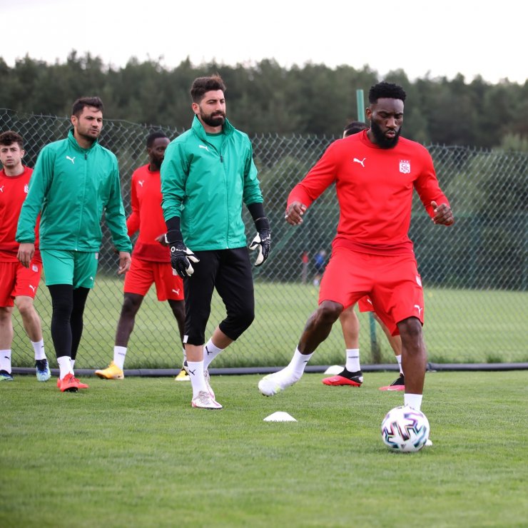 Sivasspor üç idmanla hazırlıklarına devam etti