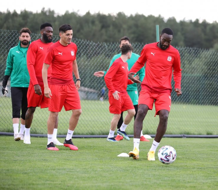 Sivasspor üç idmanla hazırlıklarına devam etti