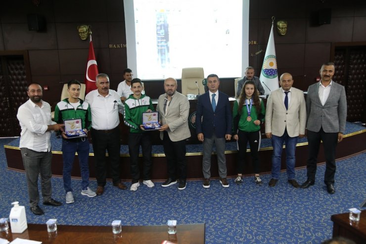 Gölbaşı Belediye Spor Kulübü sporcusu İremsu İpek’e Başkan Şimşek’ten tebrik