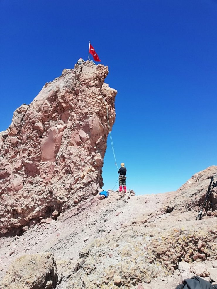 27. Sütdonduran Kampı Ve Erciyes Zirve Tırmanışı başarı ile tamamlandı