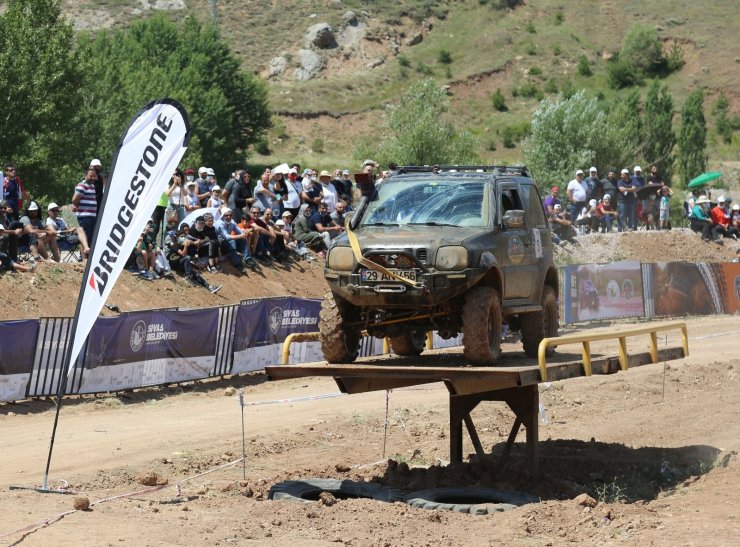 Off Road yarışları nefesleri kesti