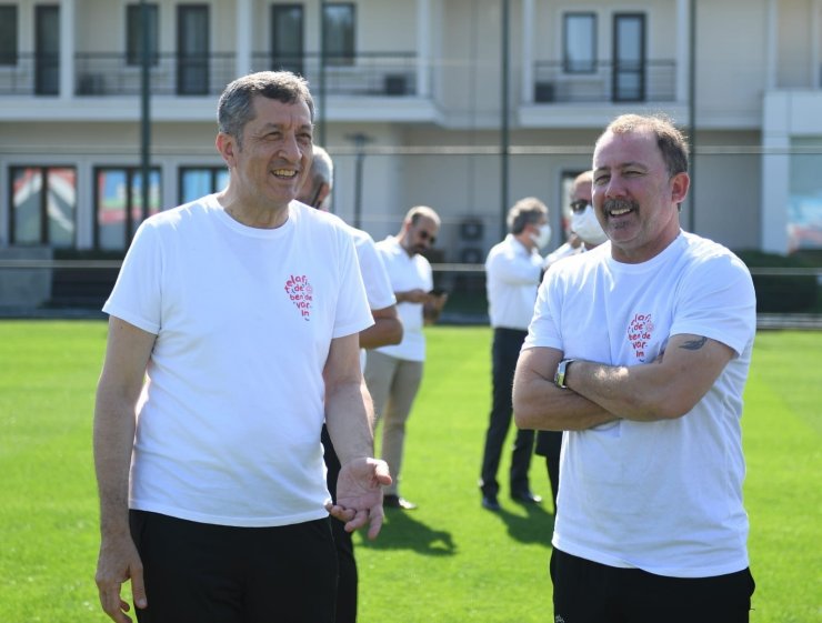 Beşiktaşlı futbolcular da “Telafide Ben De Varım” dedi