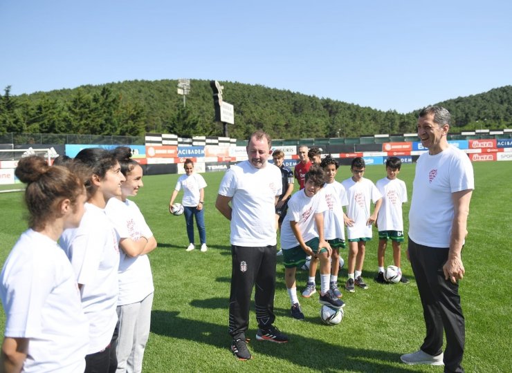 Beşiktaşlı futbolcular da “Telafide Ben De Varım” dedi