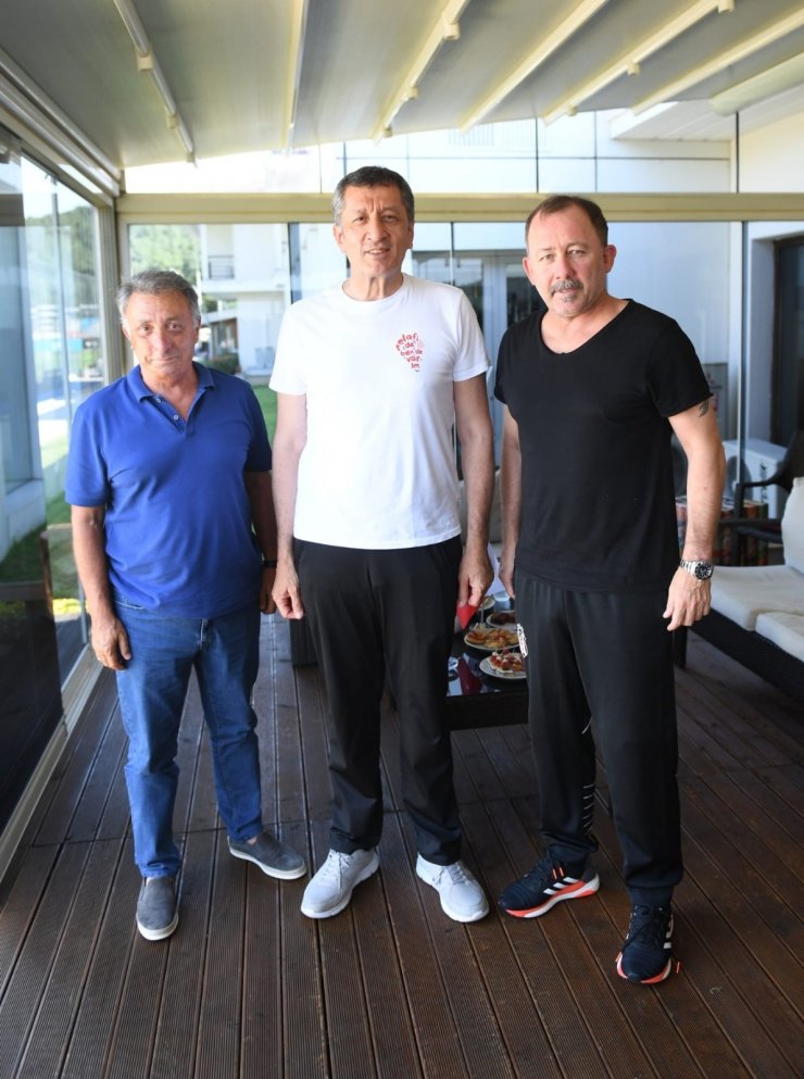 Beşiktaşlı futbolcular da “Telafide Ben De Varım” dedi