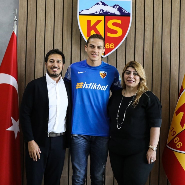 Kayserispor 3 genç oyuncusunun sözleşmesini uzattı