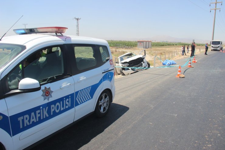Otomobille tır çarpıştı, baba kız hayatını kaybetti