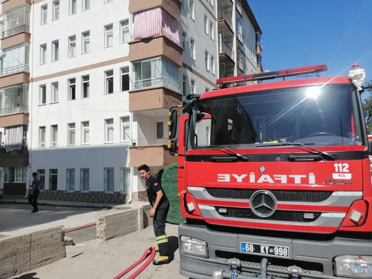 Kiralık evi yanan kadının gözyaşı yürekleri dağladı