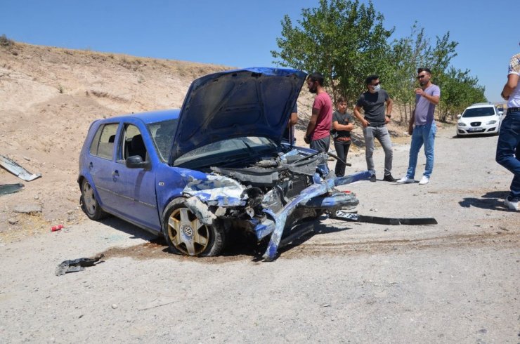 Bariyere çarpan otomobil hurdaya döndü: 1 yaralı