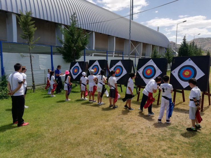 Minik Okçular il birinciliği için yarıştı