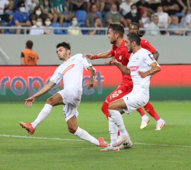 UEFA Avrupa Konferans Ligi: Dinamo Batumi: 0 - Sivasspor: 0 (İlk yarı)