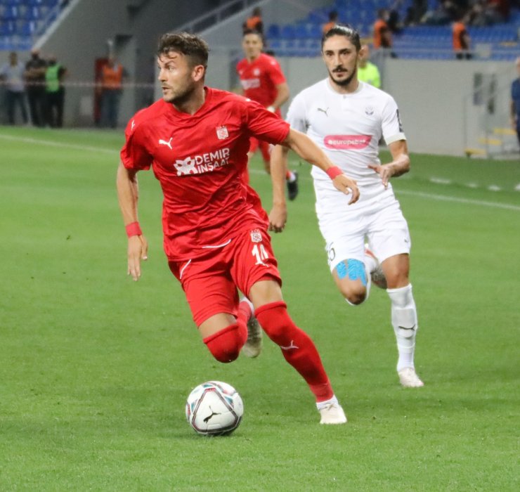 UEFA Avrupa Konferans Ligi: Dinamo Batumi: 0 - Sivasspor: 0 (İlk yarı)